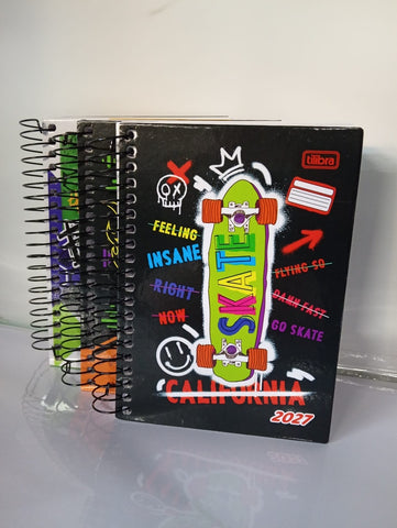AGENDA D+ ACTION DIA POR PAGINA CON ESPIRAL 2027