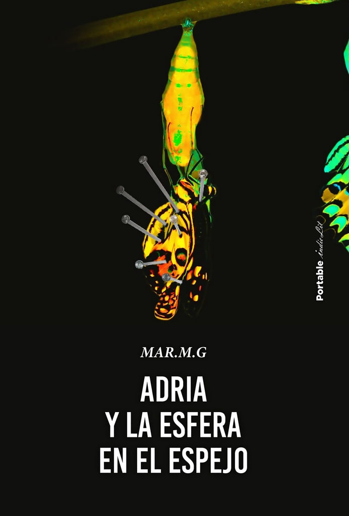Adria y la esfera en el espejo | MAR M. G